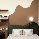 Ladi Opera Old Quarter Bathtub Projector