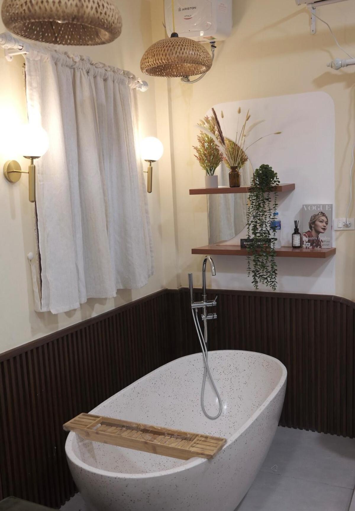 Ladi Opera Old Quarter Bathtub Projector Căn hộ *